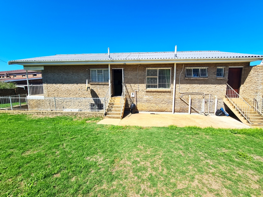 5 Bedroom Property for Sale in C Place Eastern Cape